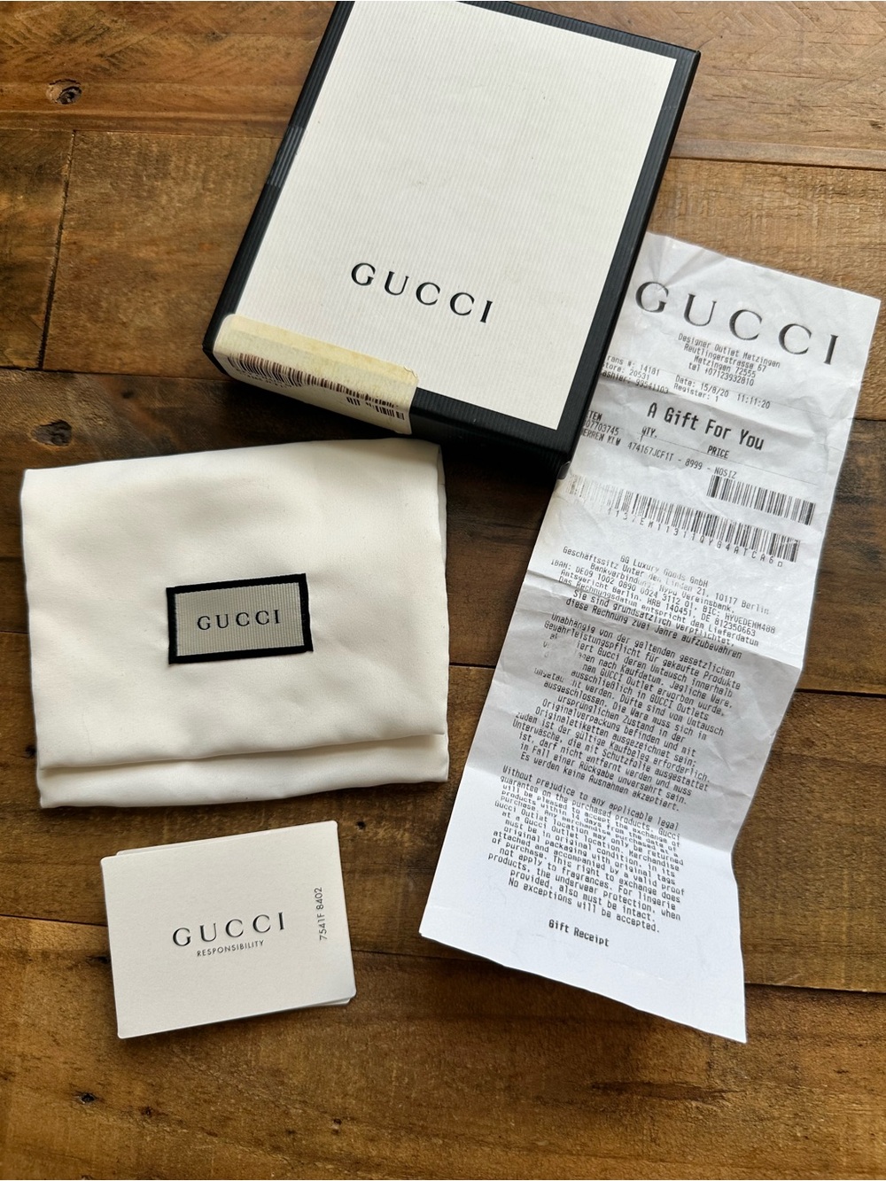 Gucci | Enamel Rainbow UFO Keyring with Skull in Gold - Picture 15 of 16